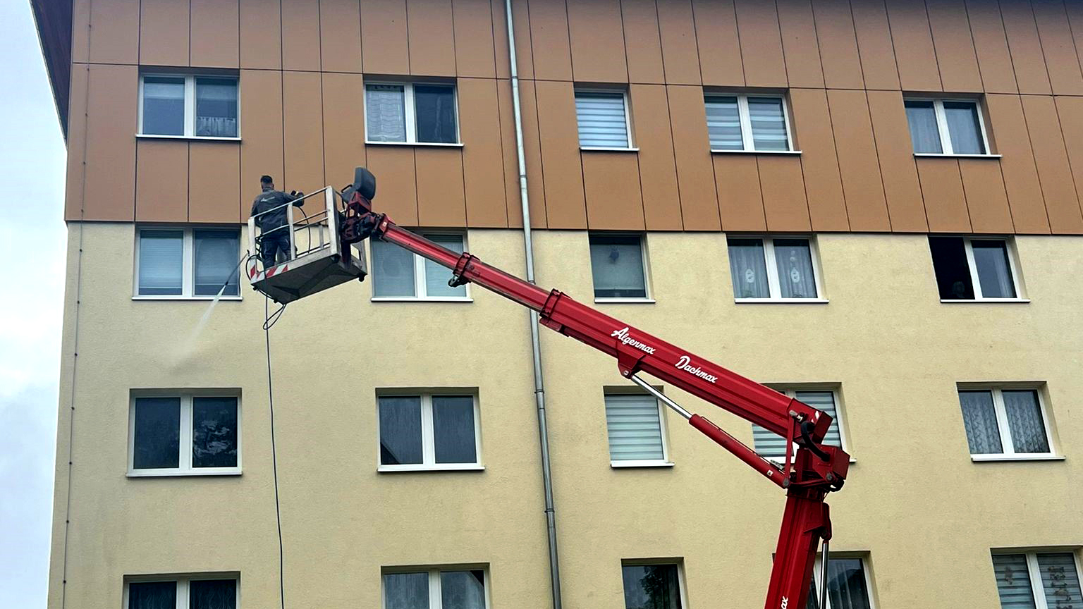 Schmutz adé – So strahlt die Fassade wieder wie neu!